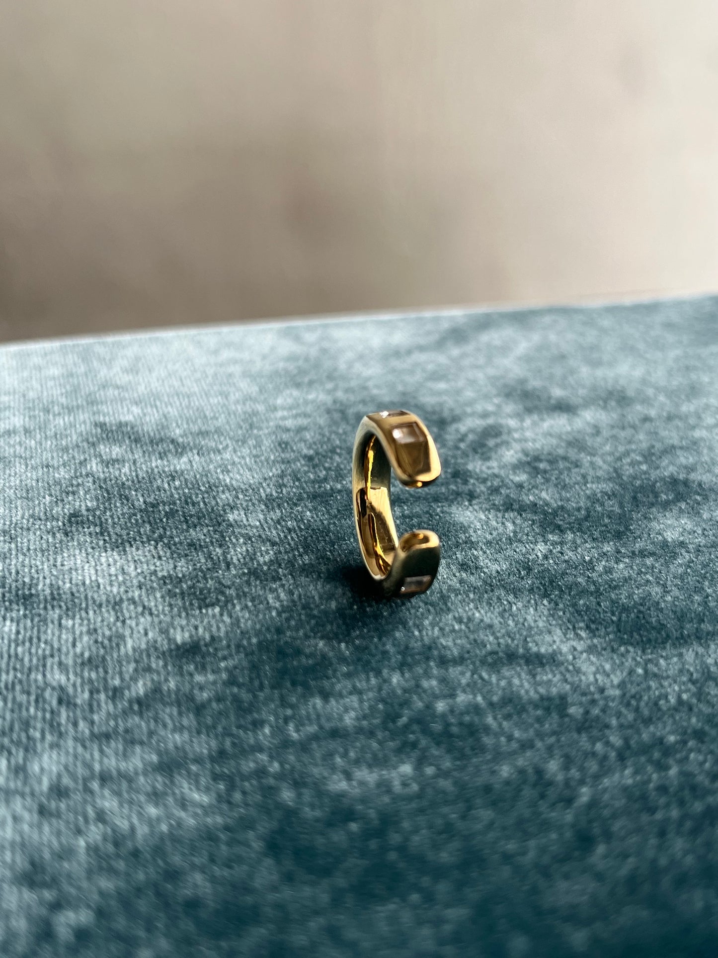 R.ALAGAN - EAR CUFF TILE