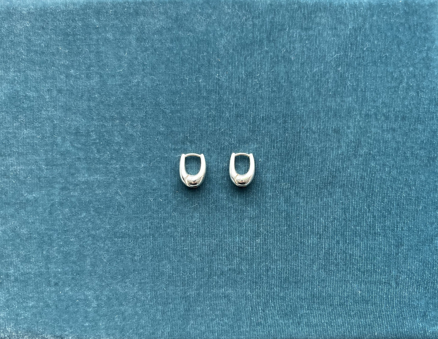 R.ALAGAN - TINY TINY PUFFY HOOPS silver