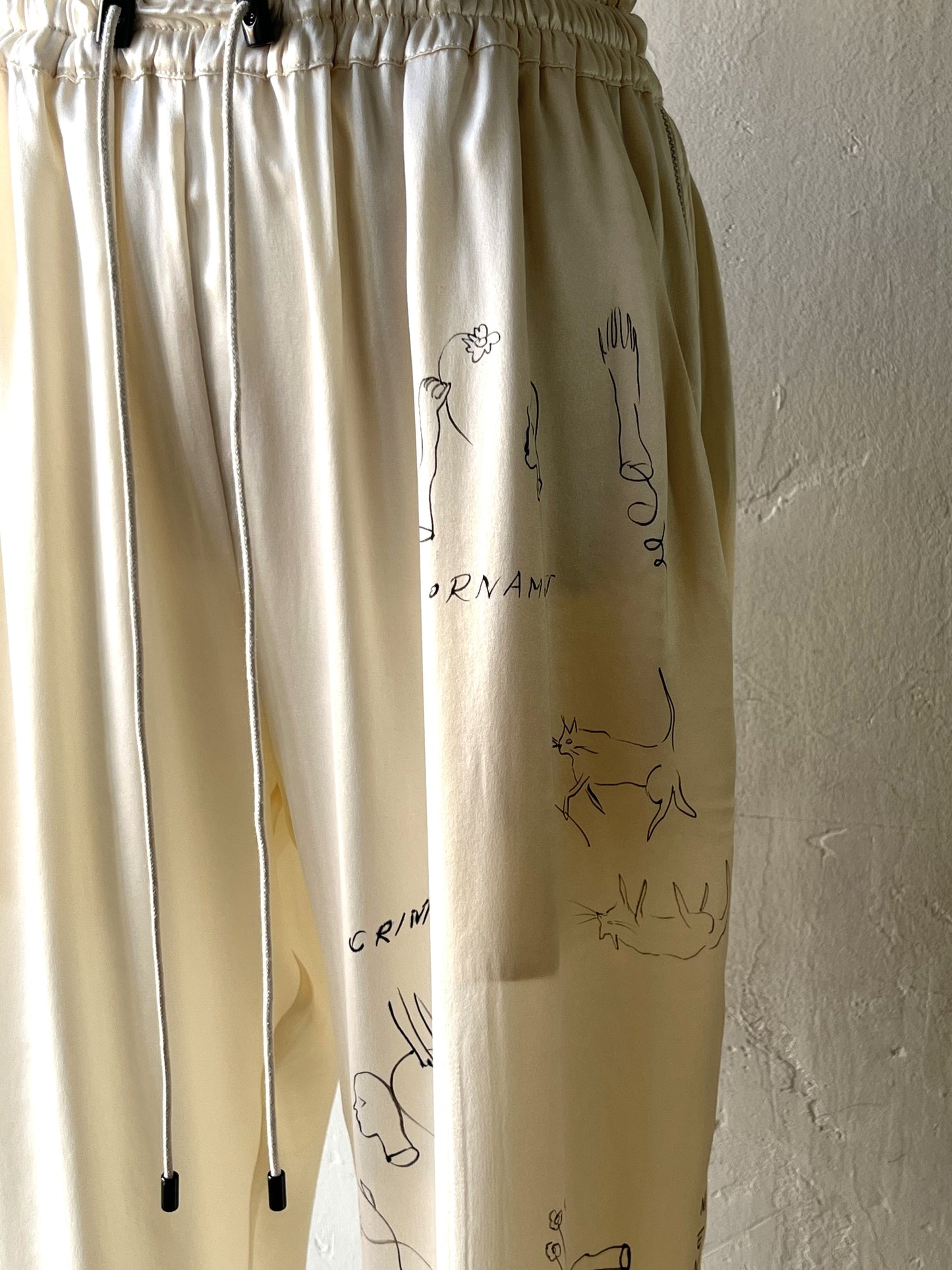 wonderound - PANTS WITH ZIPPER HAND DRAWING