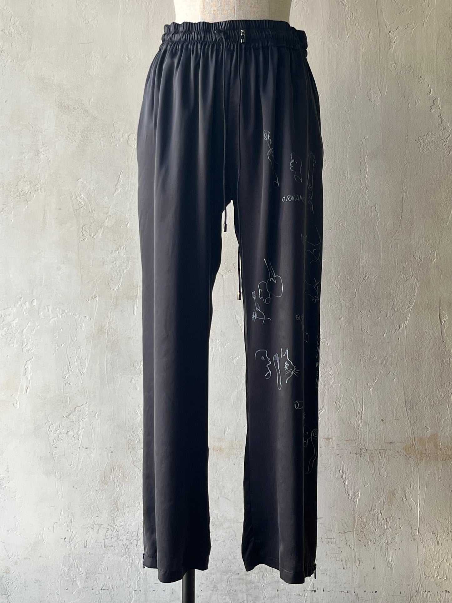 wonderound - PANTS WITH ZIPPER HAND DRAWING