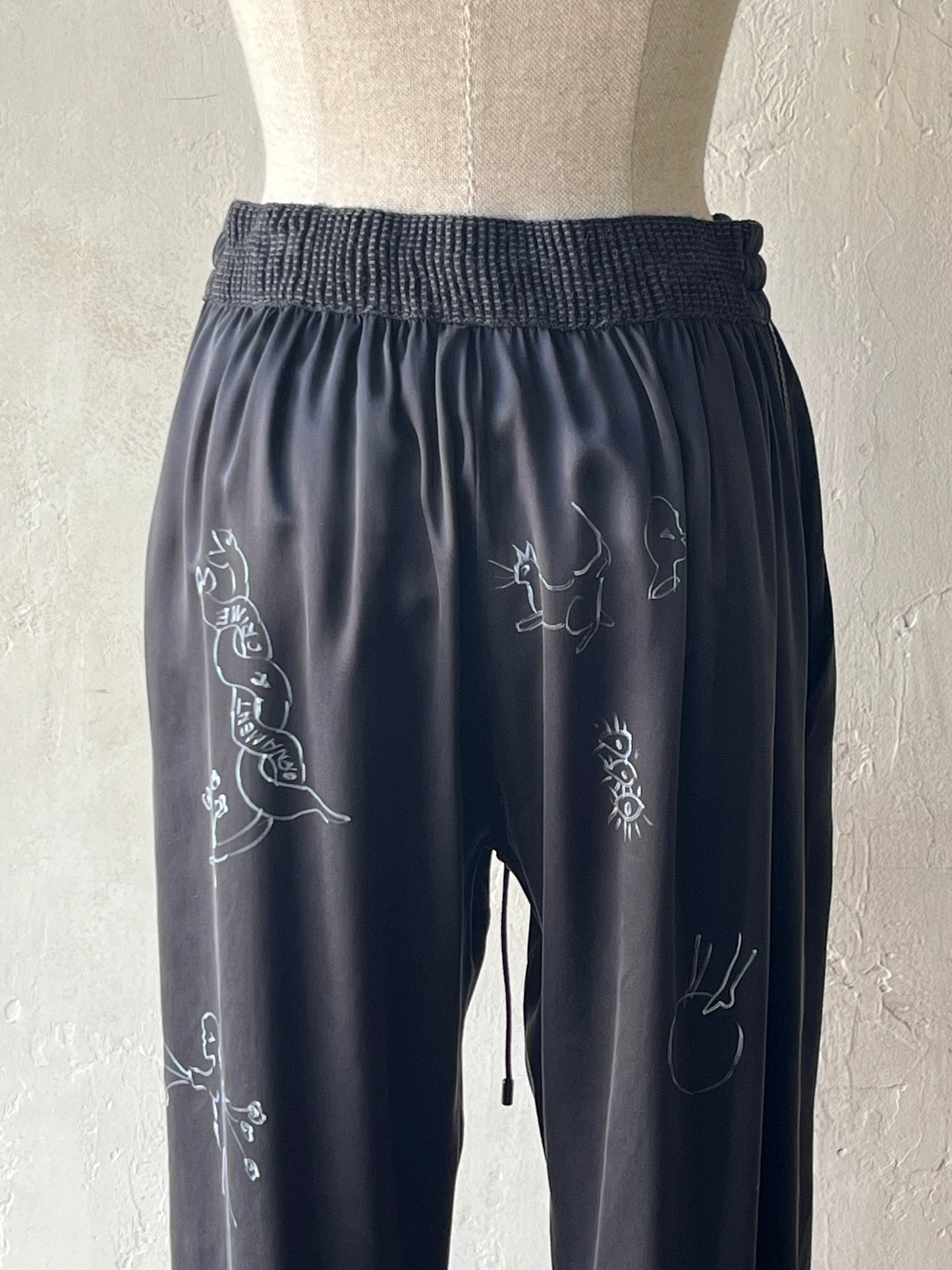 wonderound - PANTS WITH ZIPPER HAND DRAWING