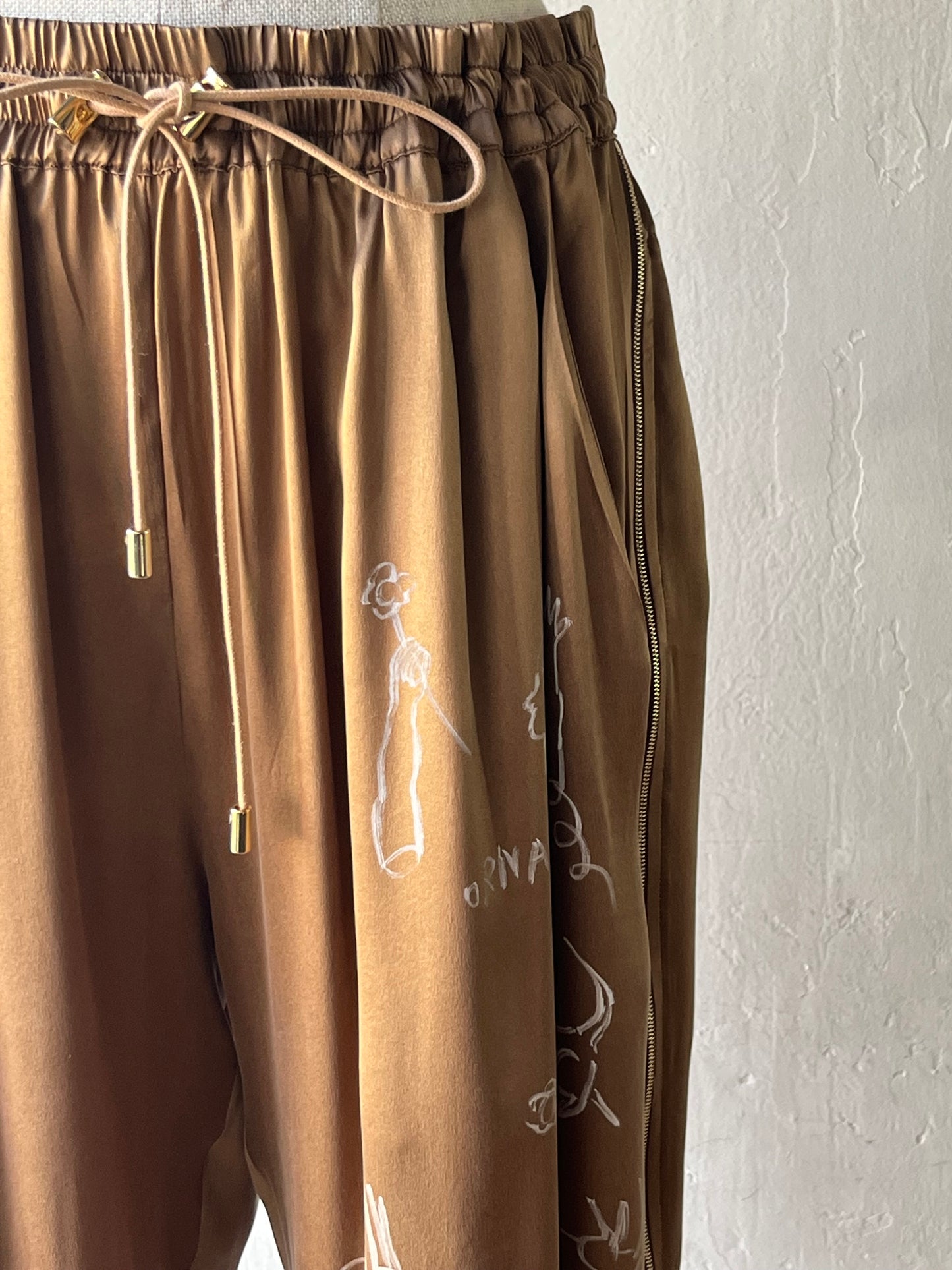 wonderound - PANTS WITH ZIPPER HAND DRAWING