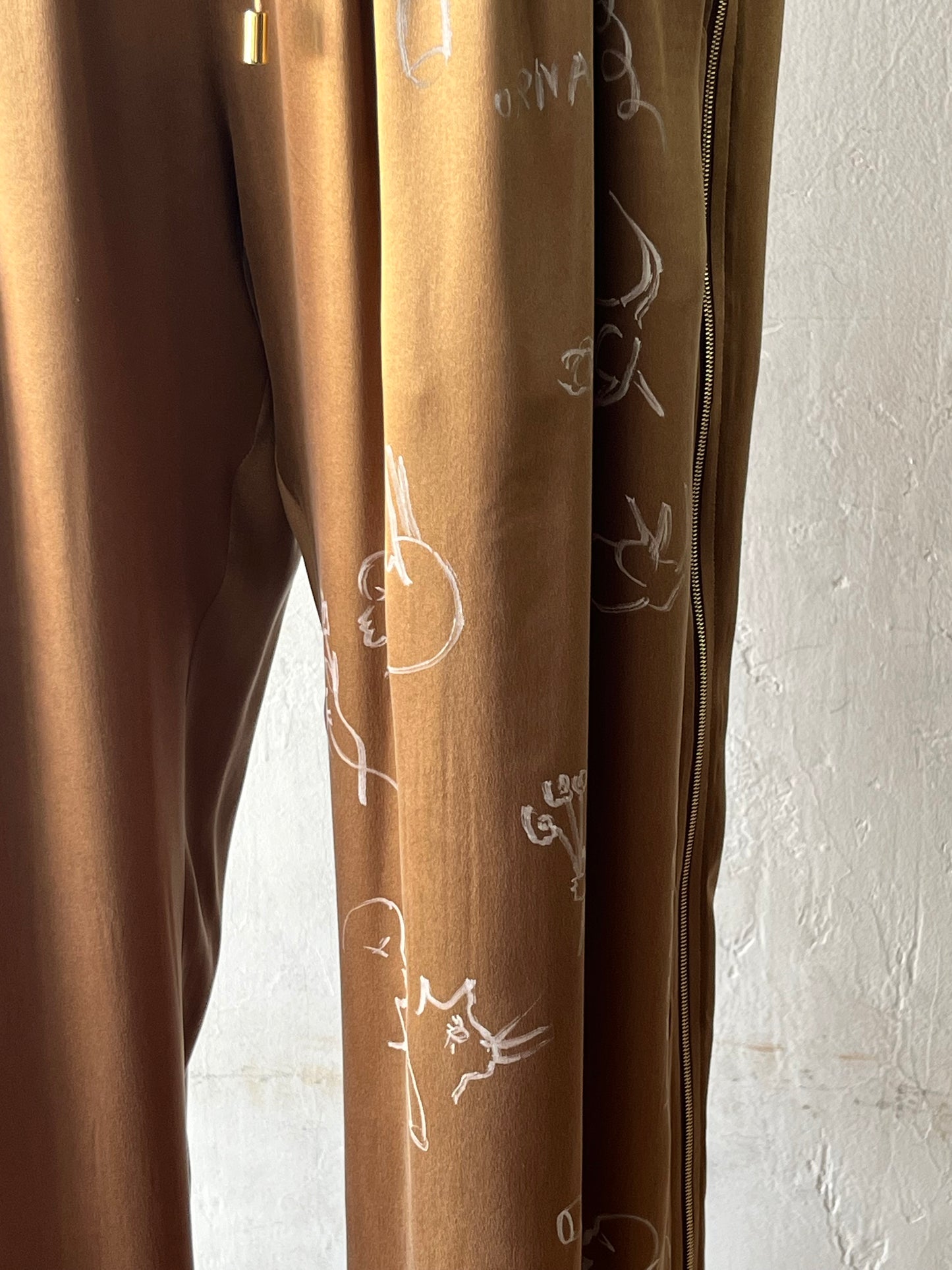 wonderound - PANTS WITH ZIPPER HAND DRAWING