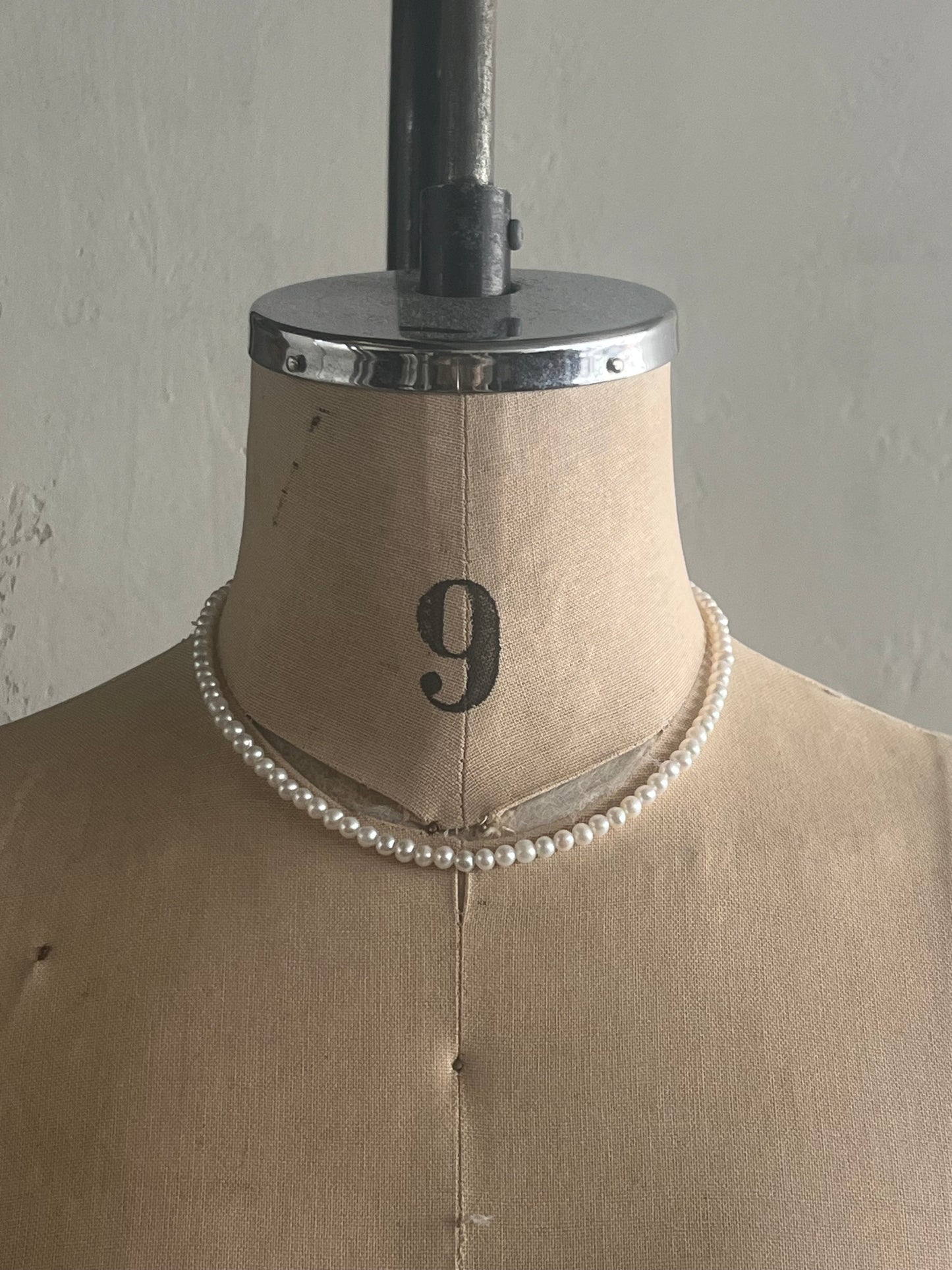 R.ALAGAN - BABY PEAL COLLAR
