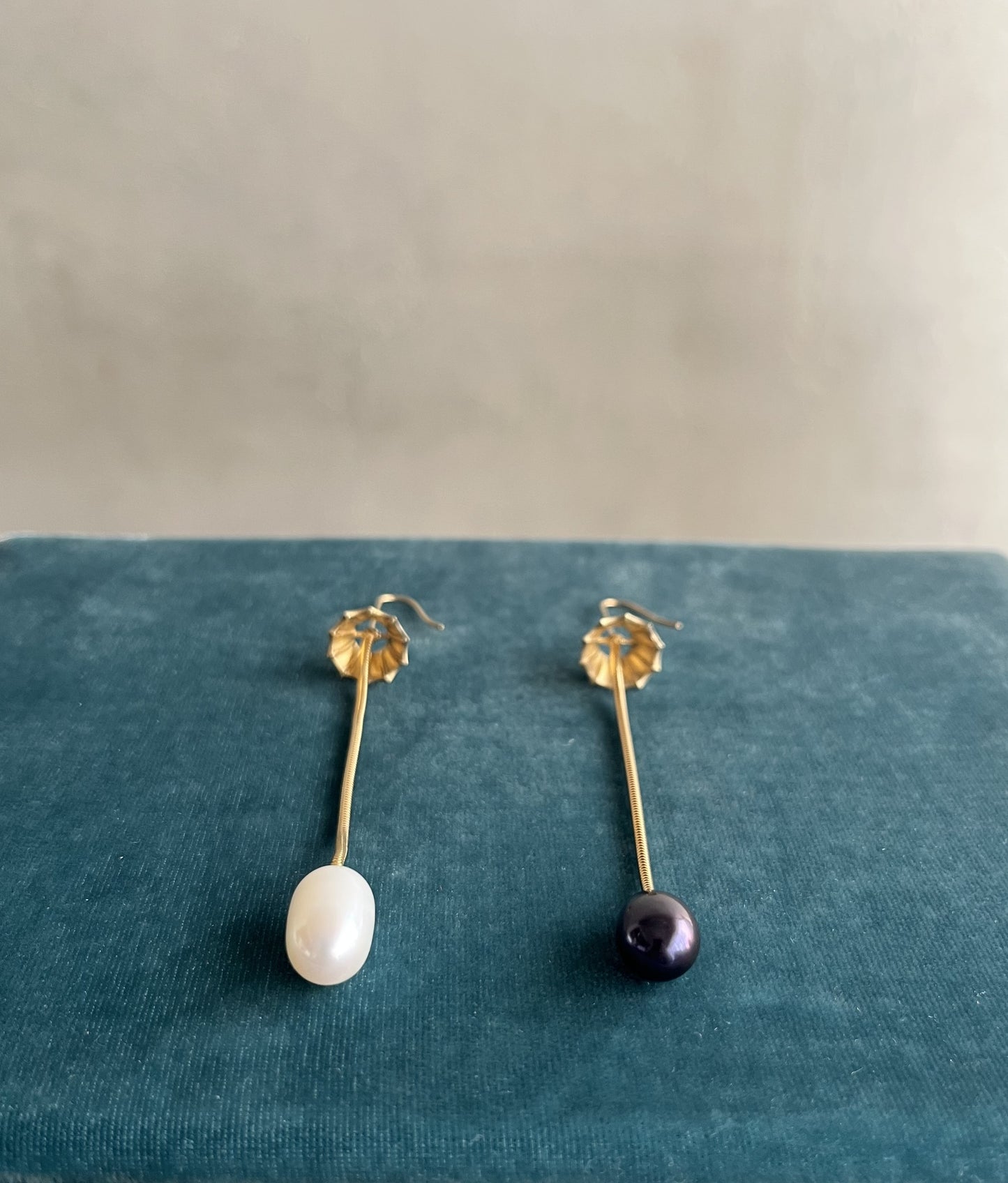 R.ALAGAN - LAMP EARRING