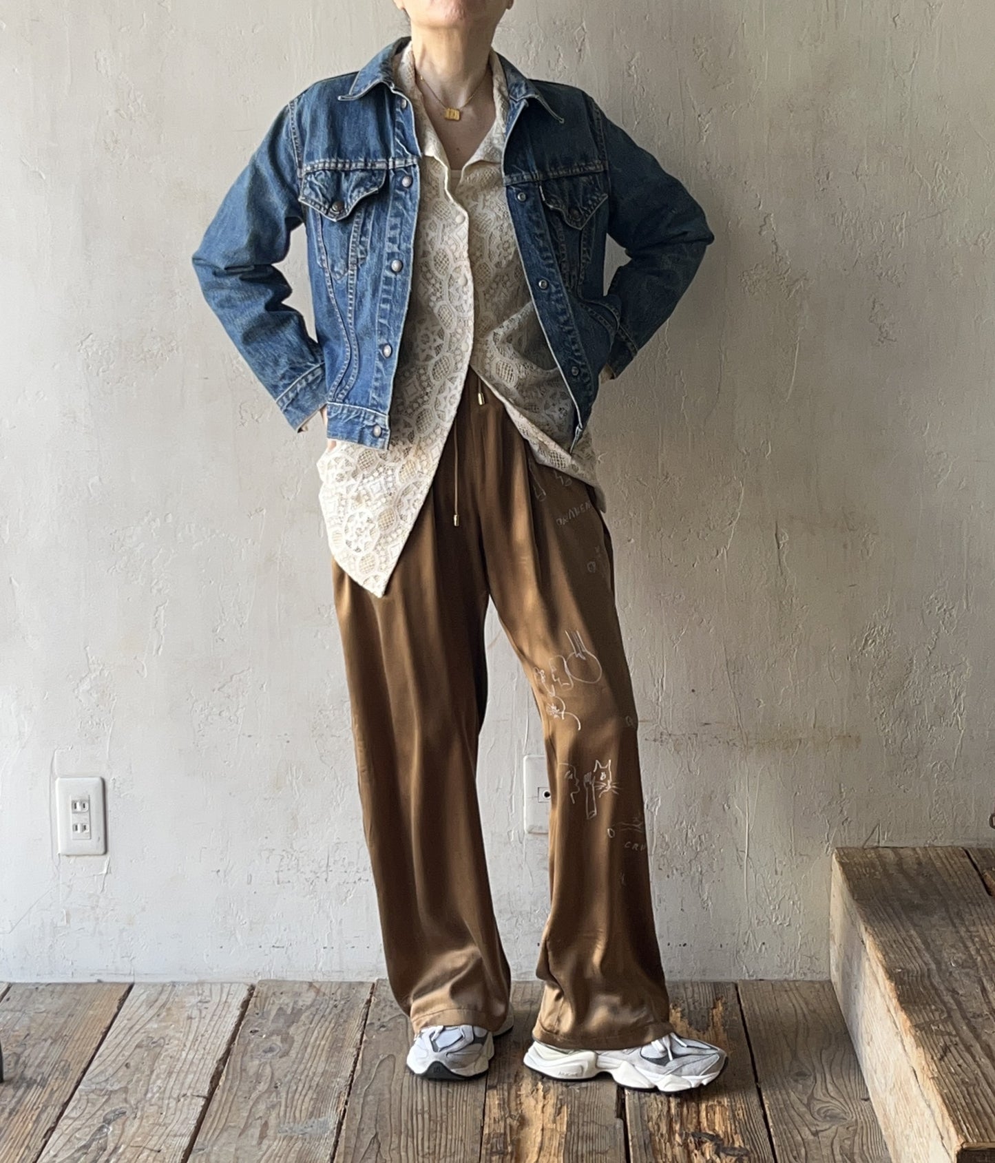 wonderound - PANTS WITH ZIPPER HAND DRAWING