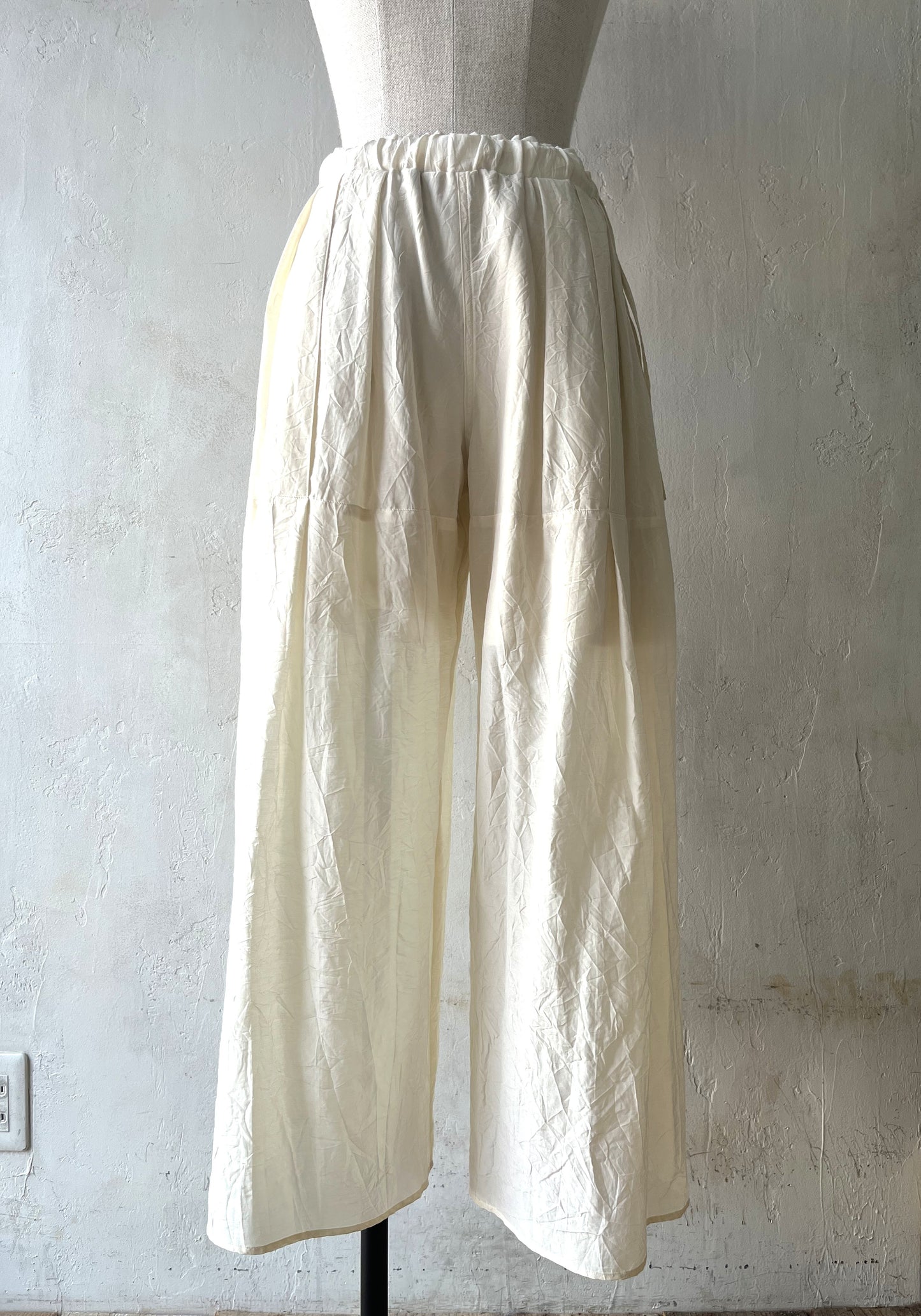 AS YET UNNAMED. - the 3 tucks wide pants