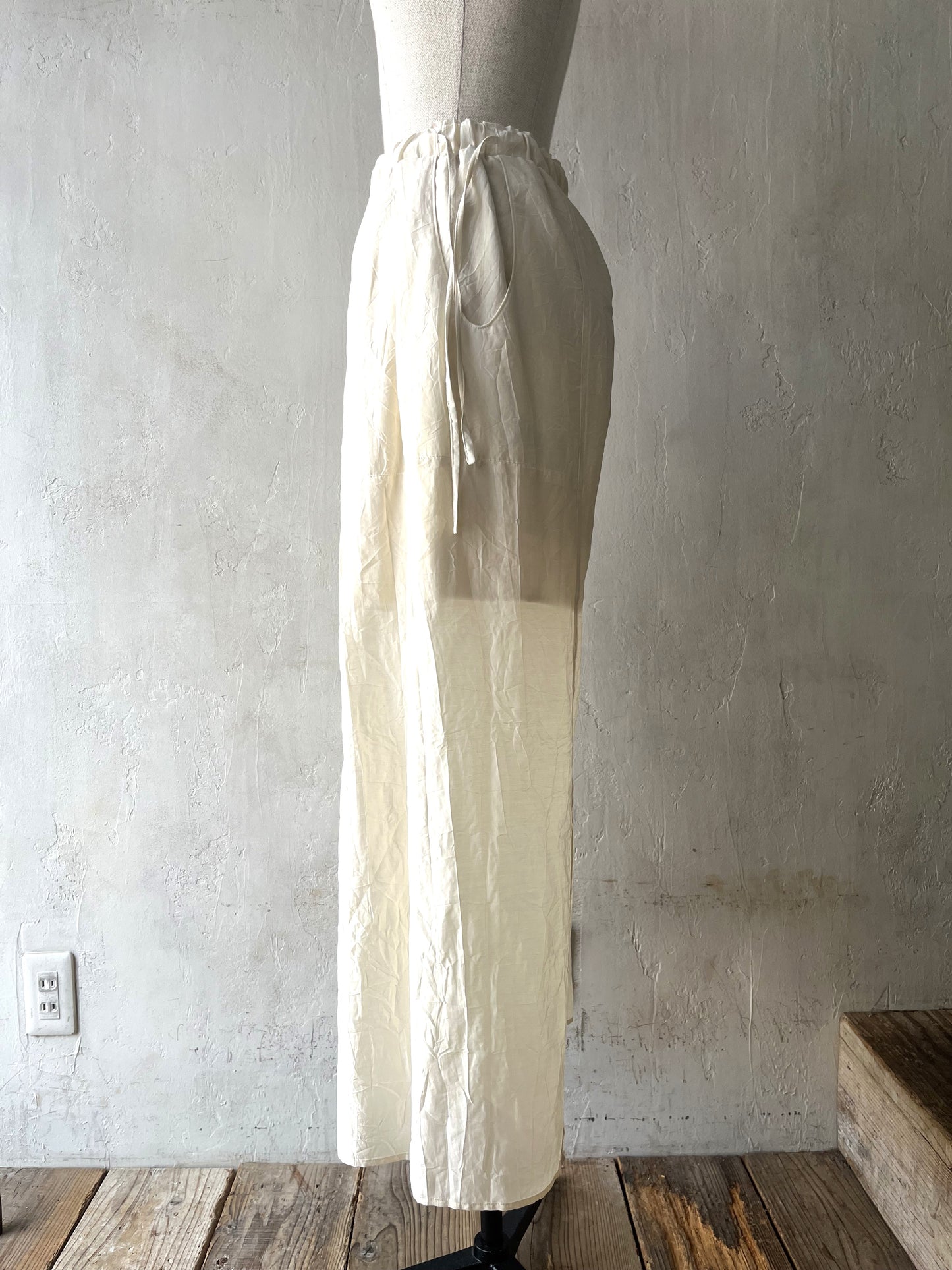 AS YET UNNAMED. - the 3 tucks wide pants