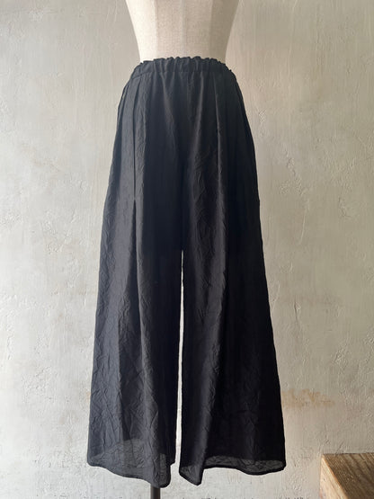 AS YET UNNAMED. - the 3 tucks wide pants